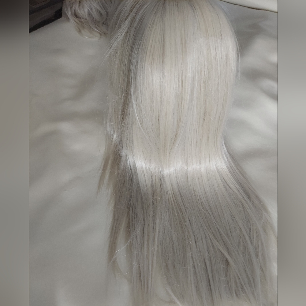 18' platinum lace front wig